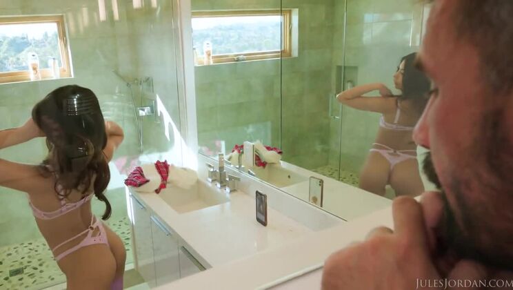 Xxlayna Marie Gets Pounded and Ends Up with a Messy Facial