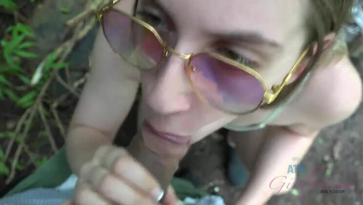 Niki Snow amateur outdoor sex - facial & pissing