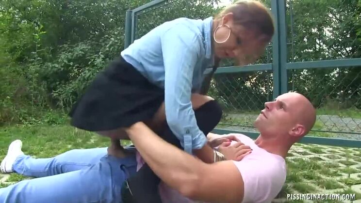 Pierced Bella Baby Takes a Hot Piss