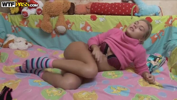 Amateur Kathleen Pitts Homemade Sex with Toys