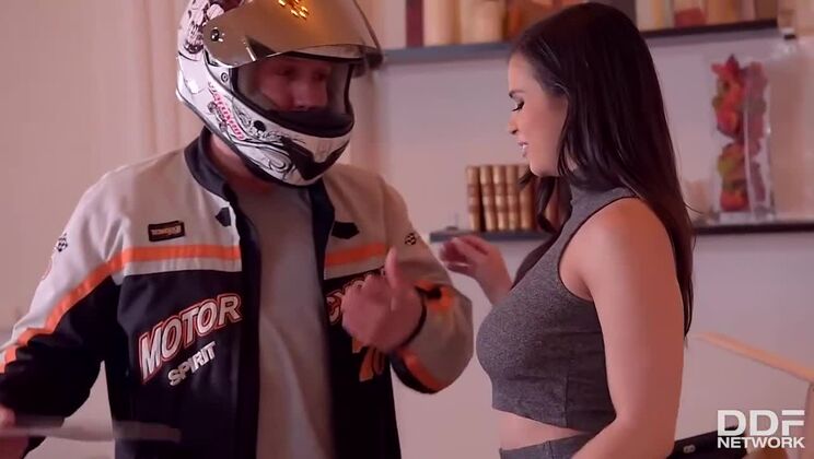 Brunette Office Girl in Stockings Gives Blowjob to Delivery Guy