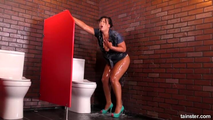 Aisha's Handjob Skills are Off the Charts with Sex Toys