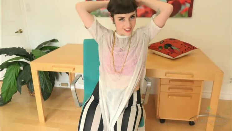 Simone Delilah Looks Lovely Everywhere