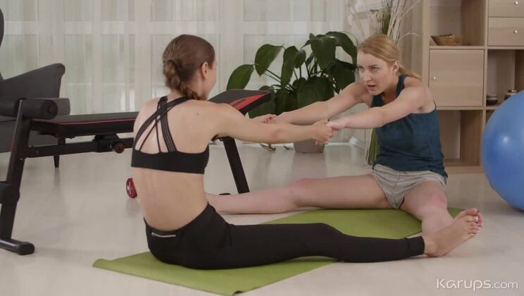 Brunette Stefanie and Blonde Amaris Lesbian Fun