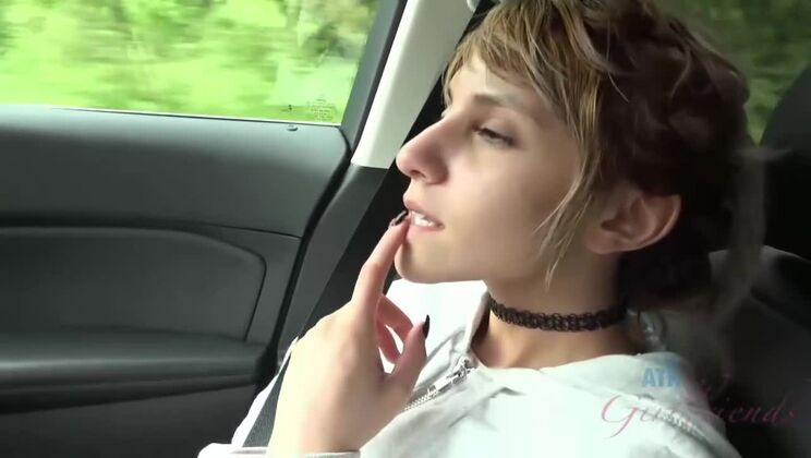 Exhibitionist Hime Marie's Pussy Fun in the Sun