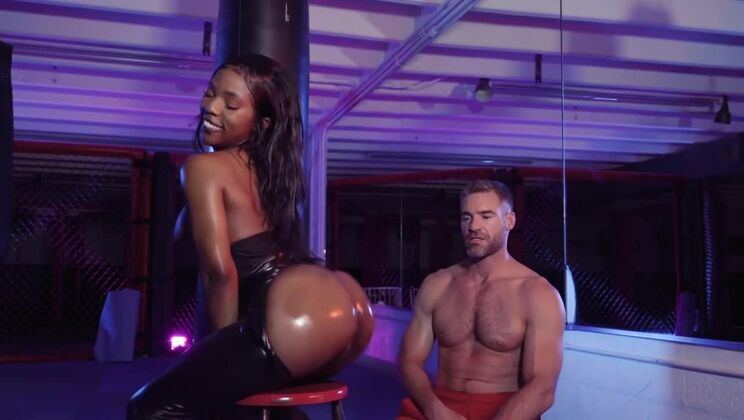 Sarah Banks Brunette Boxing Fetish