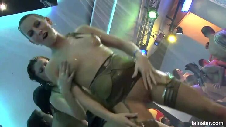 Blonde Susan Snow Licks Pussy in Wild Group Sex Scene