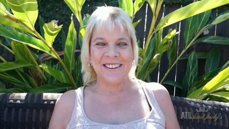 Mature Sindy Silver Solo Outdoor