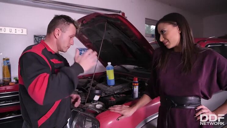 Cassie Del Isla - Shaved for His Pleasure