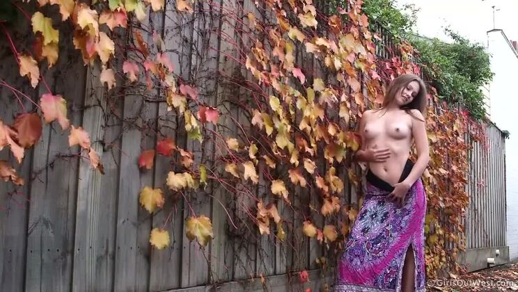 Maddison's Outdoor Fetish Fun