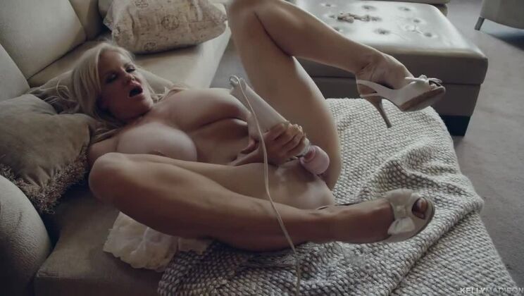 Sexy Mature Woman Kelly Madison in Solo Play