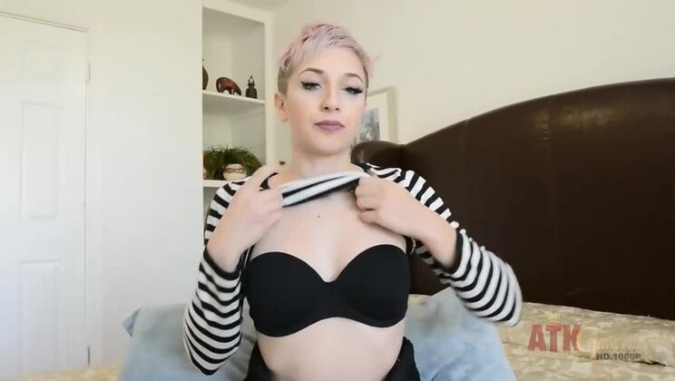 Blonde Beauty Jinx Venus