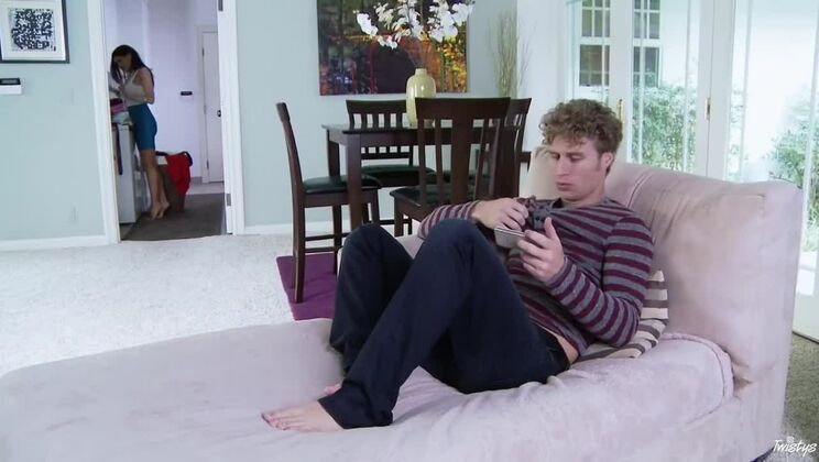 Romi Rain's Shaved Pussy in Dirty Laundry