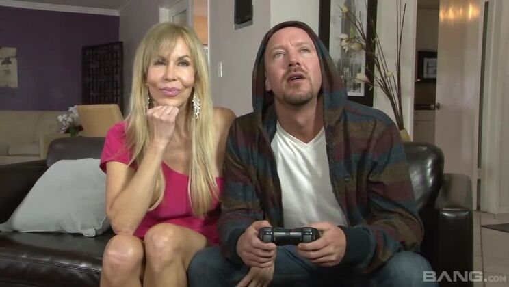 Big Tits Erica Lauren Gets a Cum Shot on Her Face