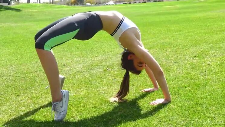 Young and Sexy Valentina Outdoor Sex