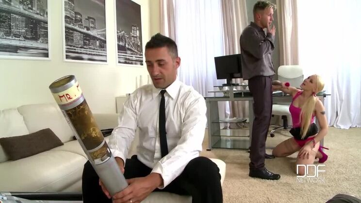 Lola Taylor Gets Double Penetrated