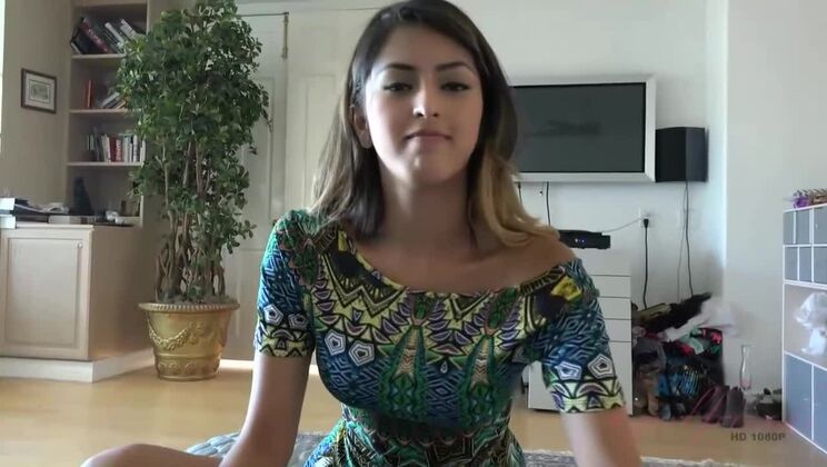 Brunette Beauty Sophia Leone's Foot Fetish