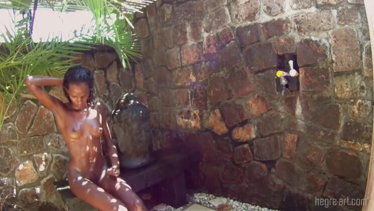 Valerie's Amateur Outdoor Sex Show