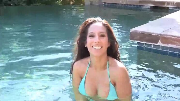 Sultry Young Girl Solo Nudist Show