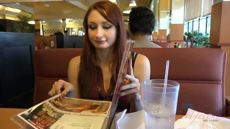 Violet Monroe Blonde MILF Pissing & Fucking