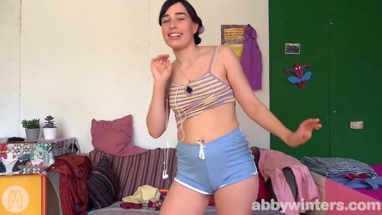 Sizzling Alexandra Loves It