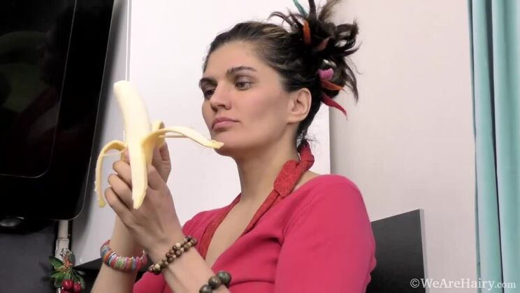 Ananda Ray: Solo Striptease for Her Own Pleasure