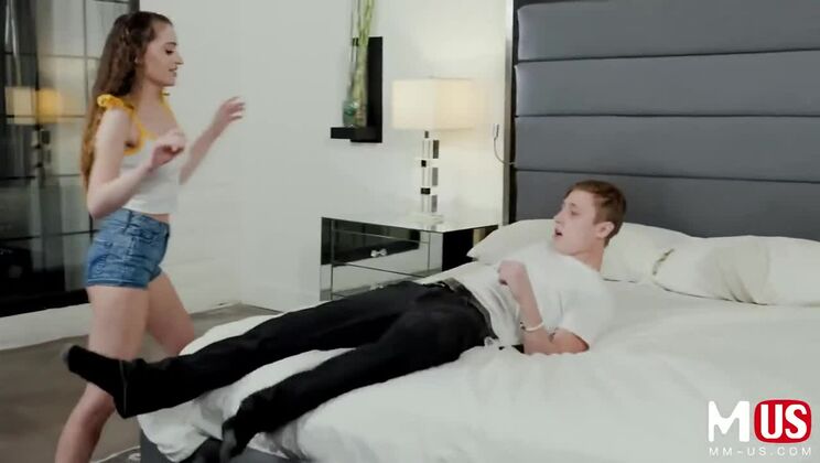 Give Her a Facial, She's a Brunette