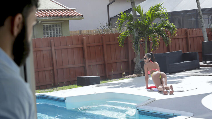 Stepbrother and Stepsister's Taboo Pool Day