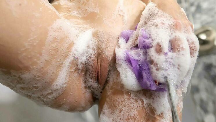 Amateur Josie Tucker Deepthroats and Rides Big Dick