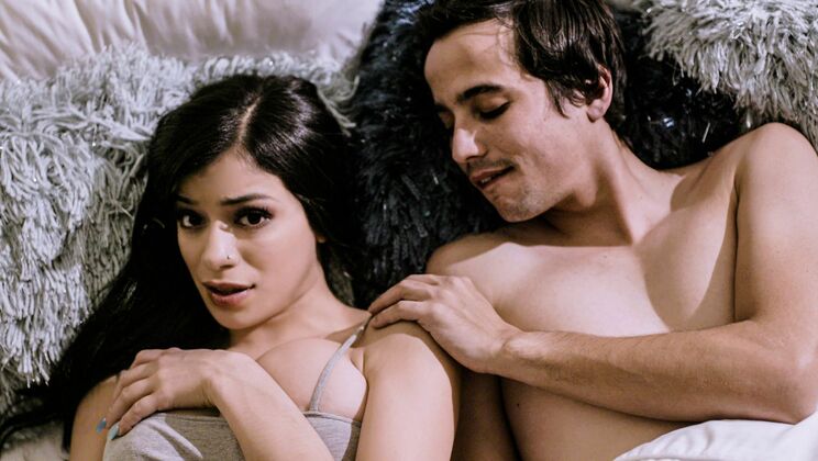 Savannah Sixx Takes a Huge Cumshot After Blowjob and Pussy Licking