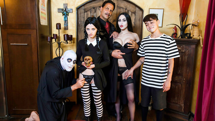 Sex Addams Family Style
