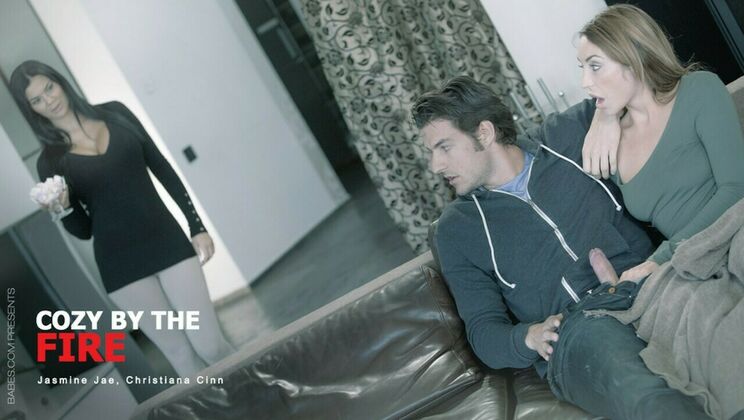 Natural Tits and Big Ass in a Cozy Threesome