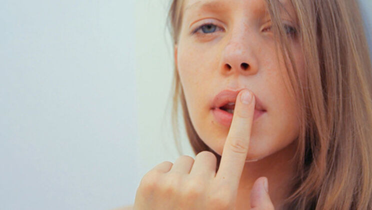 Gloria in Shaved Solo Action