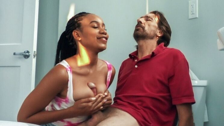 Jenna Foxx Gets Fucked in Missionary