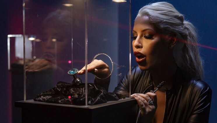 Shaved Pussy Blonde Deepthroats Before Anal