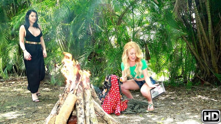 Lesbian Booty Bonnie and Cassandra