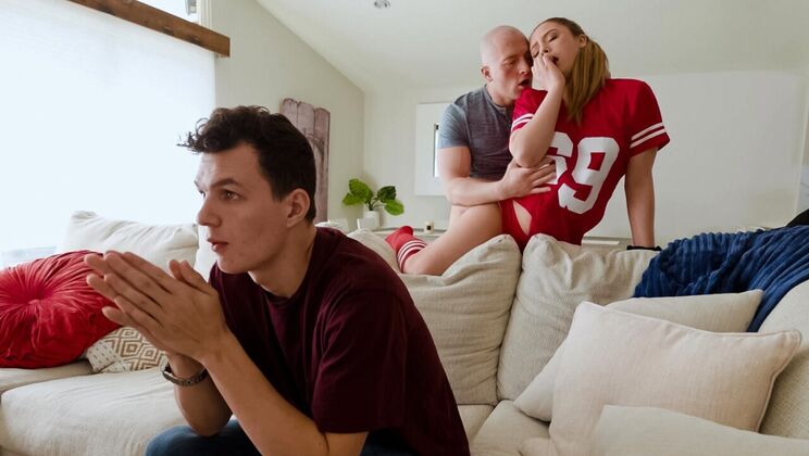 Latina Amateur Gets Creampie in Doggystyle