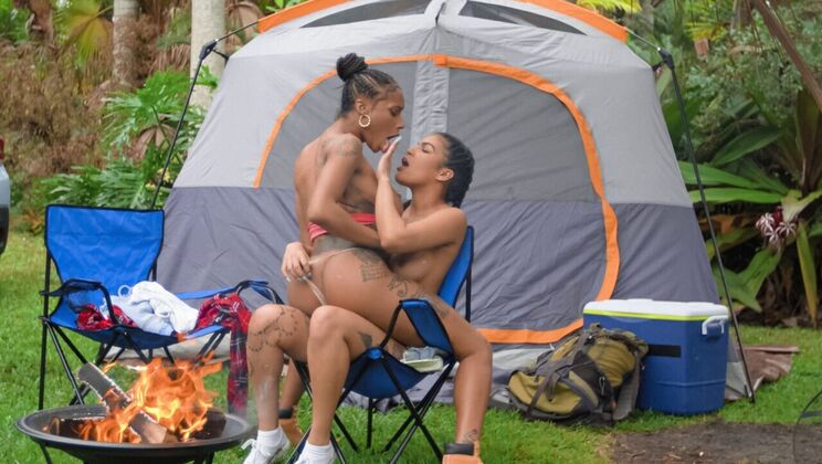 Interracial Lesbian Pussy Licking and Kissing