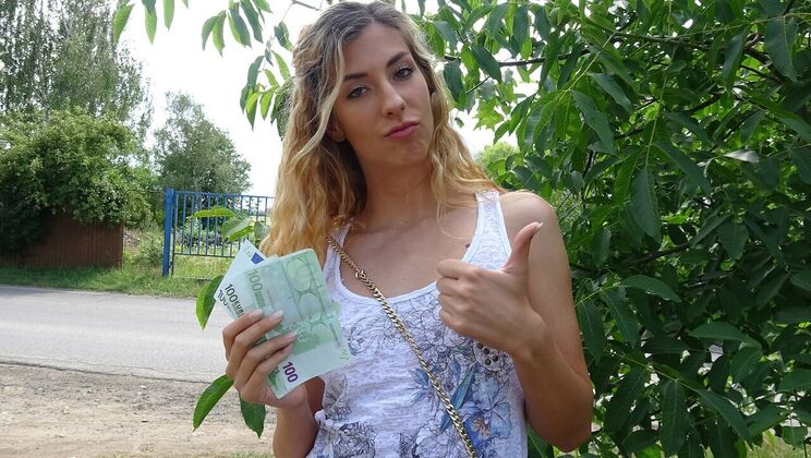 Shona Gets a Facial Outdoors