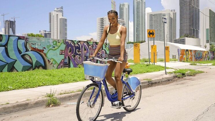 Amateur Babe Takes Huge Black Cock