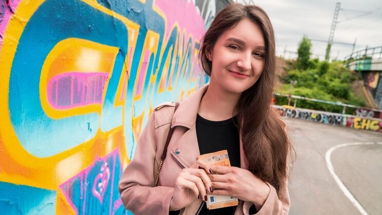 Martin Gun Fucks Alisa Horakova in Public