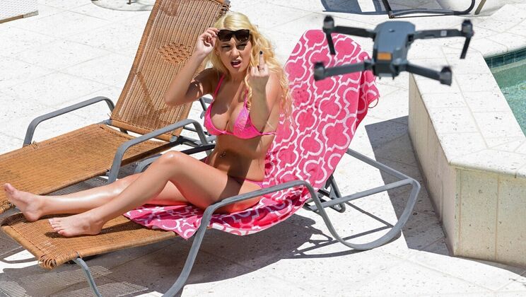 Blonde MILF Kenzie Taylor Takes It From Behind - Outdoor Sex