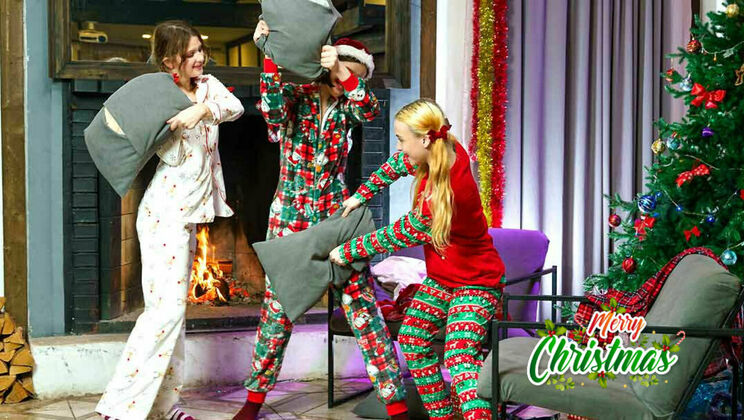 Fingering and Licking Before Christmas