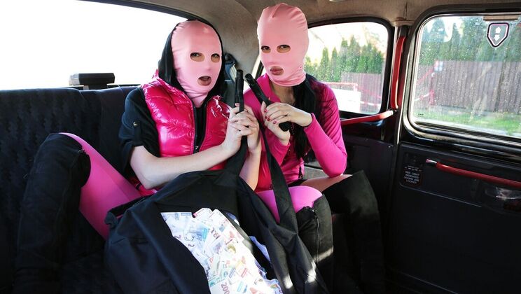 Standing doggystyle in a taxi - Kristof goes deep