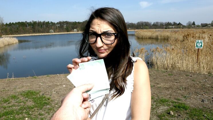 Amateur Cowgirl Fucks Outside