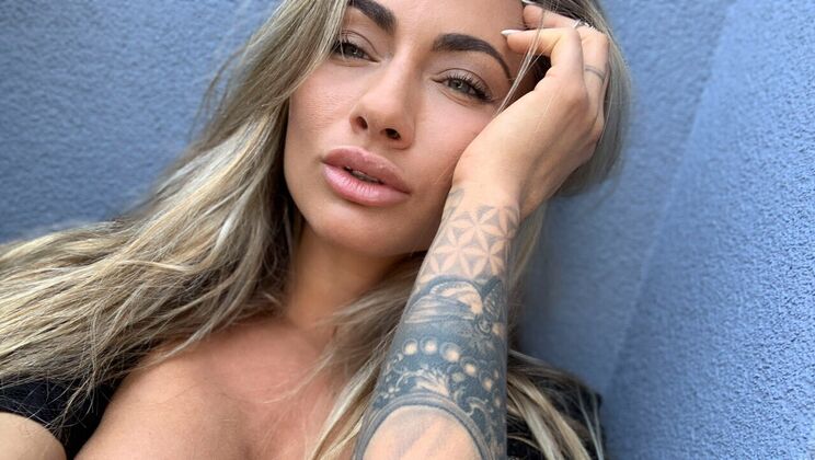 Amateur Asian Girl Masturbates Alone