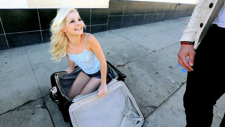 Blonde Amateur Teenager Elsa Jean in Sex Video