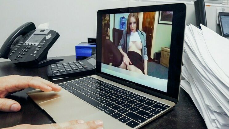 Secret Cam Records Sexy Secretary