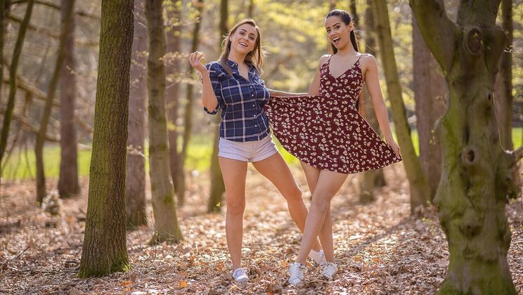 Big Tits Beauty Facesits Friend in Outdoor Fun