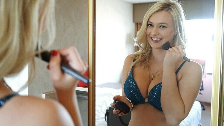 Voluptuous Natalia Starr Oral Sex